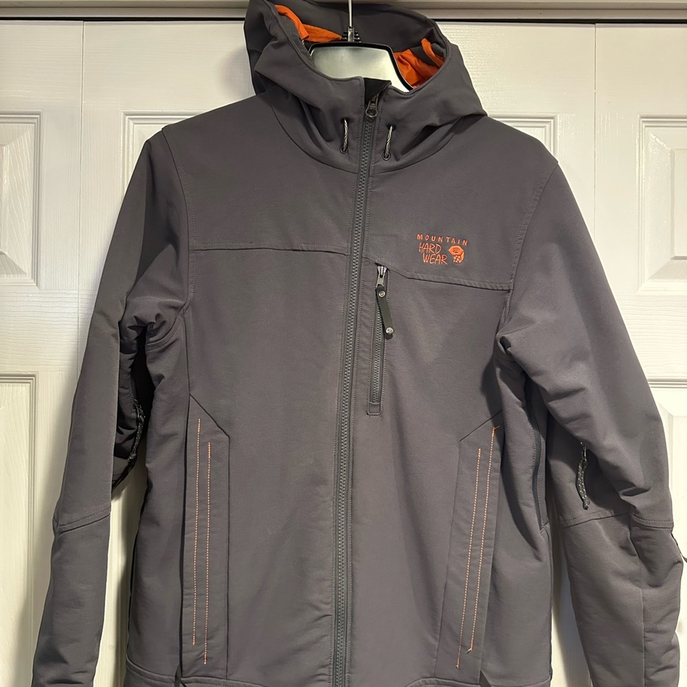 Mountain Hardwear Men’s Small hooded ski jacket in Gray/Orange. Like New.
